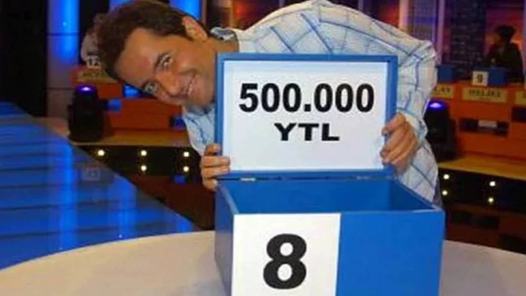 "Hamdi Bey bu muymuş?" Acun Ilıcalı kimliğini sır gibi saklamıştı! Kim olduğunu görenler gözlerine inanamadı. Hamdi Bey kim? 2